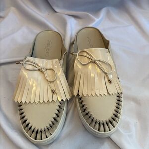J/SLIDES Cream Tassel Fringe Slip-On Mules